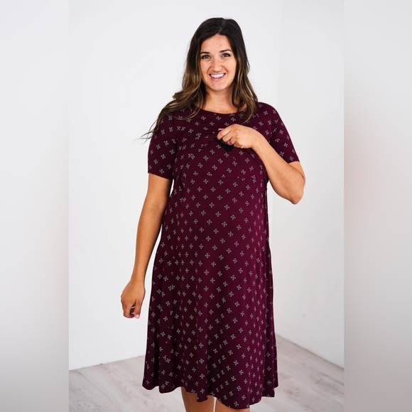🍷Latched Mama🍷 Drawstring Nursing Dress in Merlot Motif - Picture 2 of 7